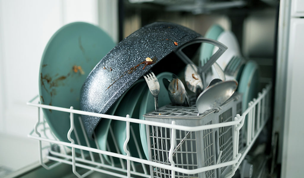 Scrape Food Waste Off Plates