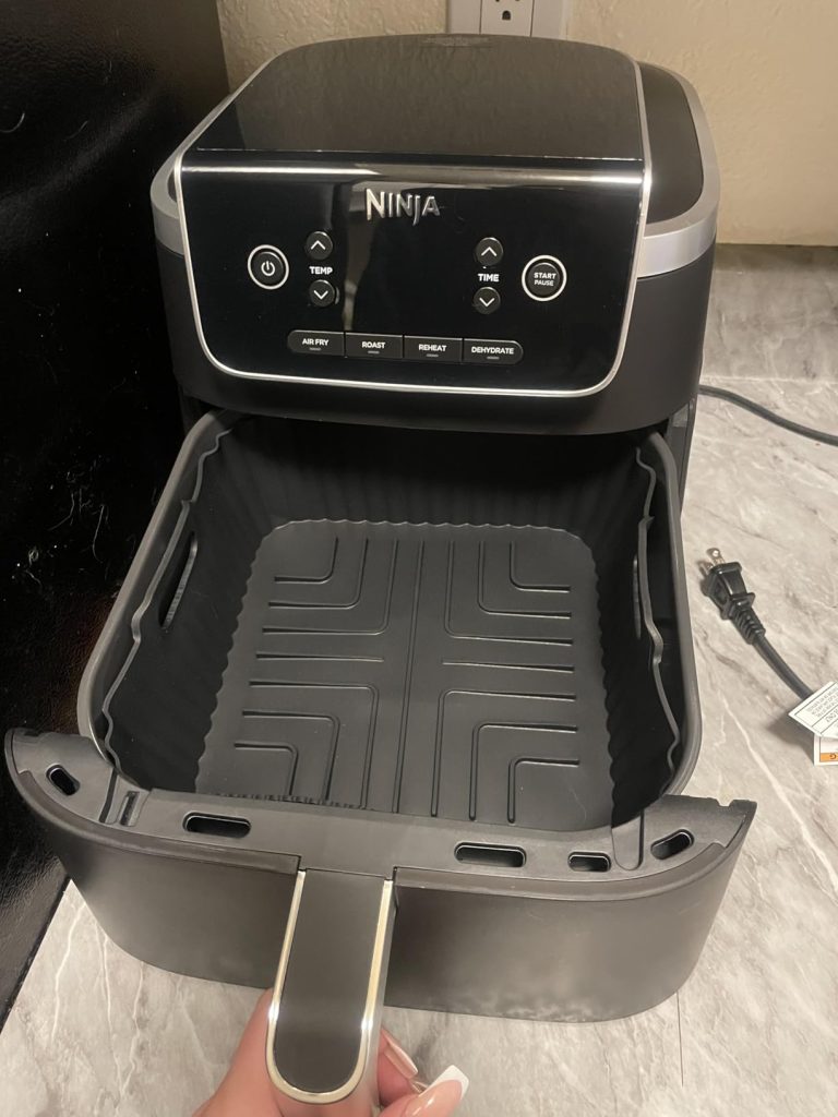 BYKITCHEN 9 Inch Square Silicone Liners